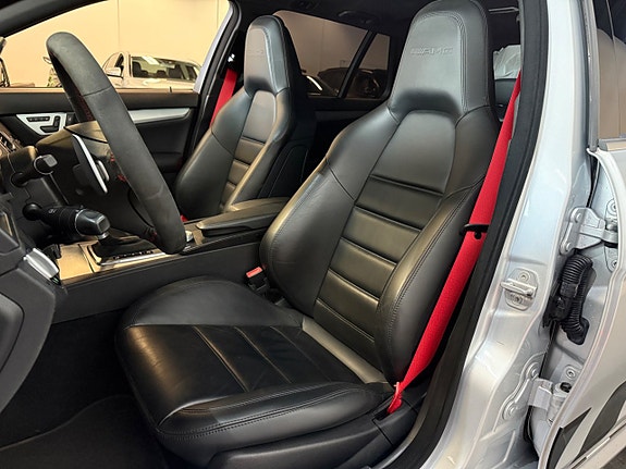 Mercedes-Benz C63 9 of 18