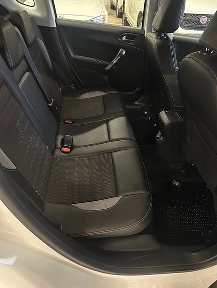 Peugeot 2008 17 of 20
