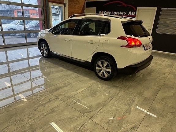 Peugeot 2008 4 of 5