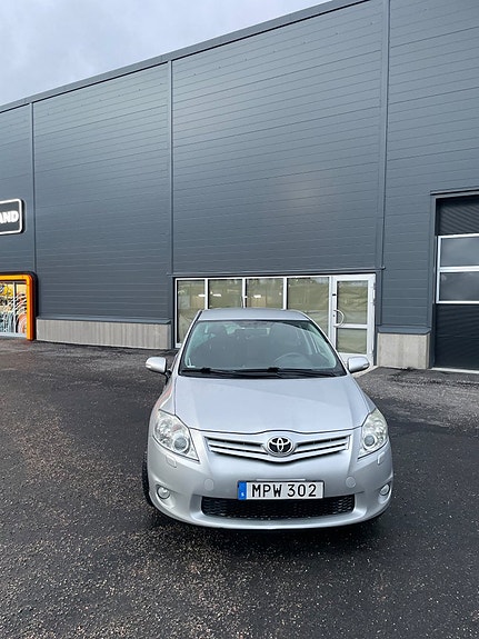 Toyota Auris 8 of 20