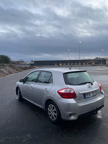 Toyota Auris 4 of 5