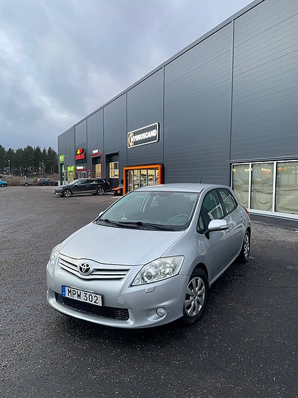 Toyota Auris 7 of 20