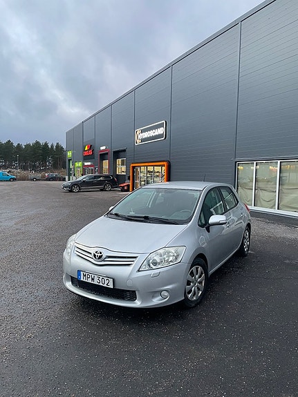 Toyota Auris 3 of 5