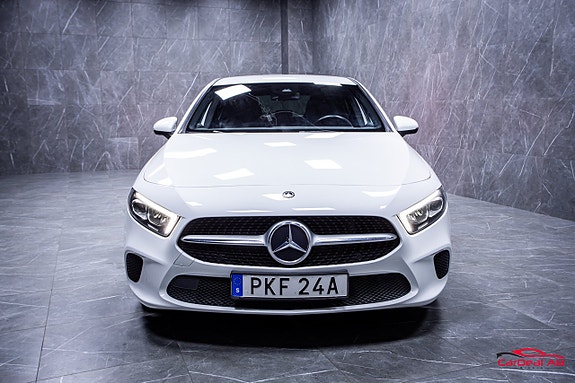 Mercedes-Benz A180 2 of 5