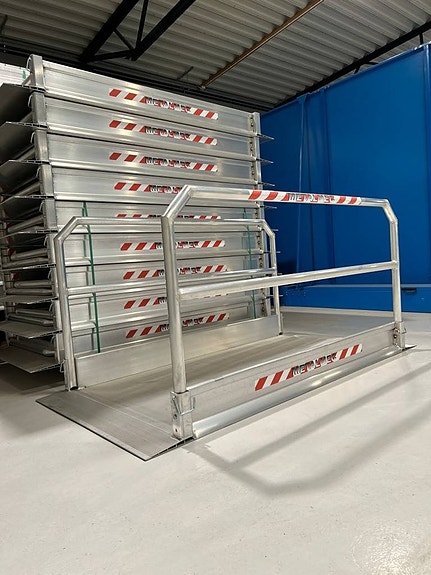 GÅNGBRYGGA / GÅNGBRO / TILLFÄLLIG BRYGGA till kampanjpris