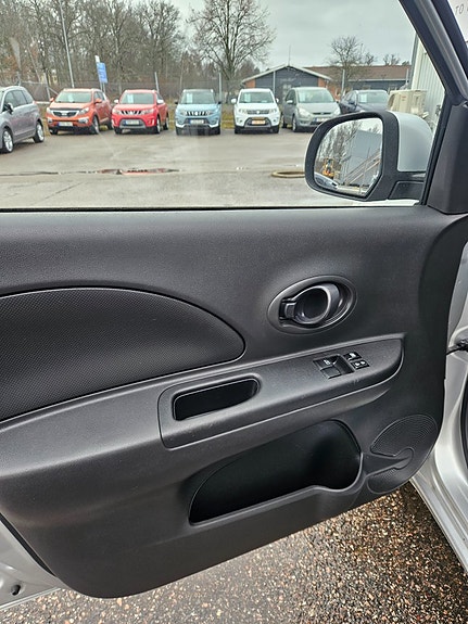 Nissan Micra 4 of 5