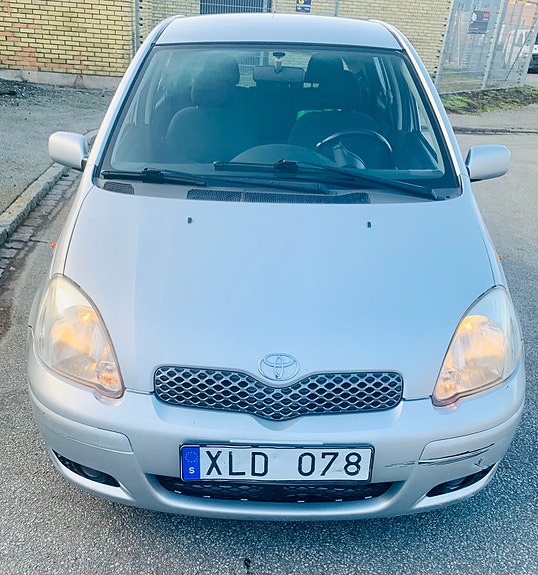 Toyota Yaris 2 of 4