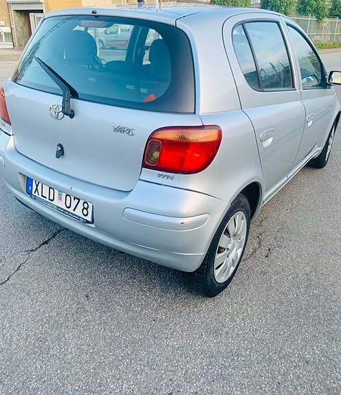 Toyota Yaris 3 of 4