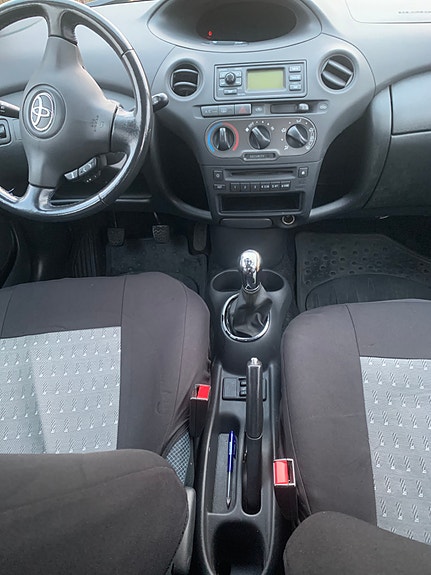 Toyota Yaris 4 of 4