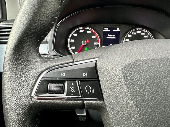 Seat Arona 18 of 20