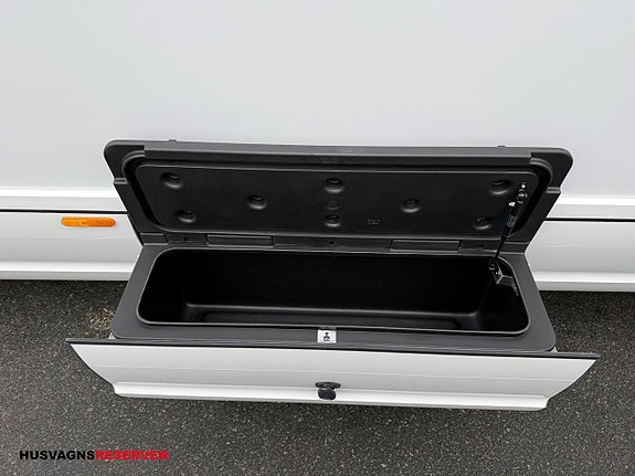 Niesmann ARTO 88F 8 of 27