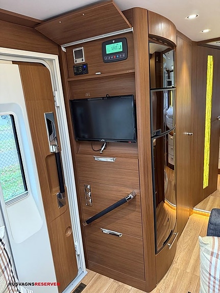 Niesmann ARTO 88F 14 of 27
