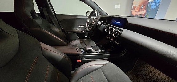 Mercedes-Benz A250 e 6 of 9