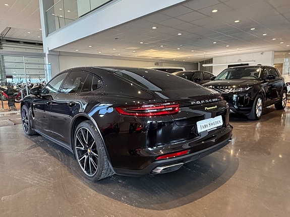 Porsche Panamera 4 3 of 5