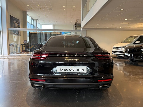 Porsche Panamera 4 4 of 5