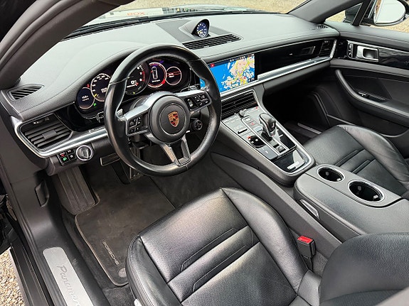 Porsche Panamera 4 5 of 5