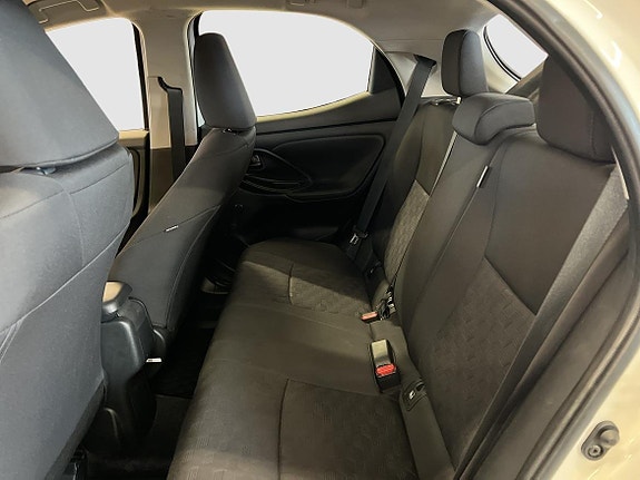 Toyota Yaris 11 of 15