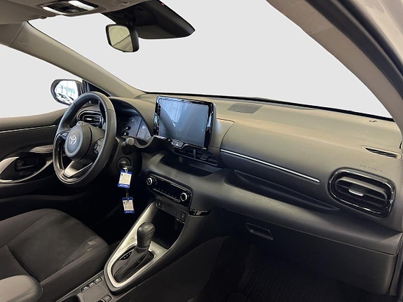 Toyota Yaris 8 of 15