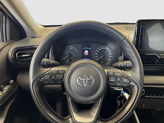Toyota Yaris 10 of 15