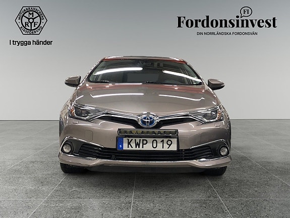 Toyota Auris 2 of 5