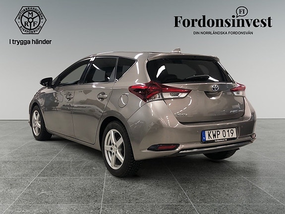 Toyota Auris 4 of 5