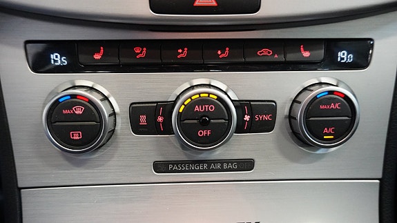 Volkswagen Passat Alltrack 16 of 26