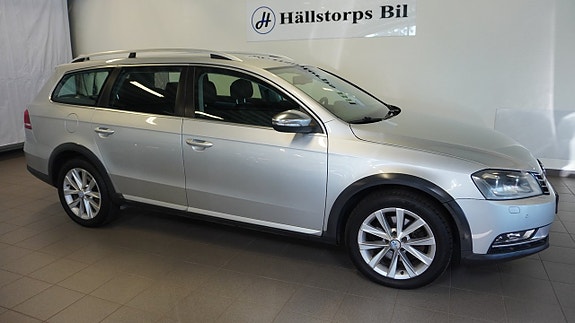 Volkswagen Passat Alltrack 2 of 5
