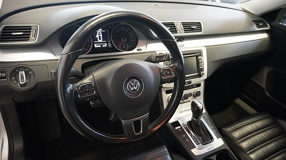 Volkswagen Passat Alltrack 13 of 26