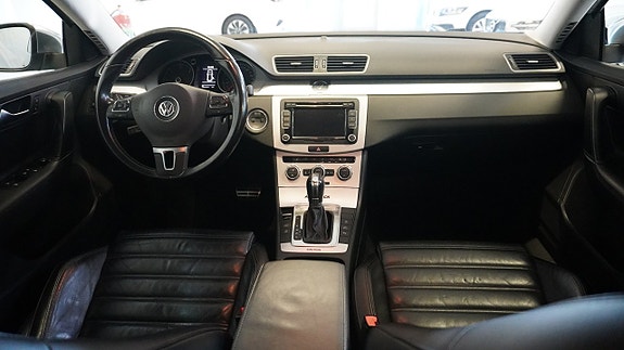 Volkswagen Passat Alltrack 12 of 26