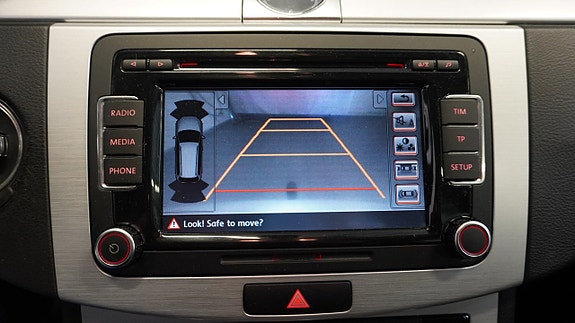 Volkswagen Passat Alltrack 14 of 26