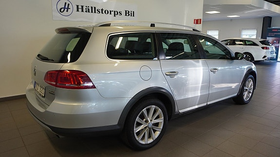 Volkswagen Passat Alltrack 3 of 5