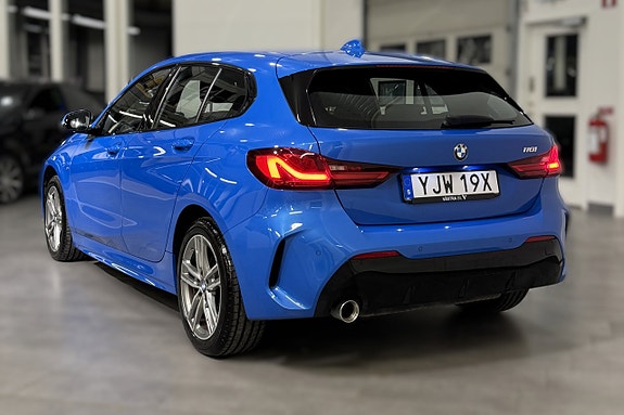 BMW 118i 3 of 5