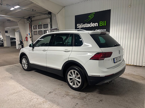 Volkswagen Tiguan 3 of 5