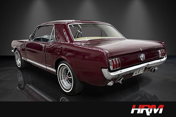 Ford Mustang 3 of 5
