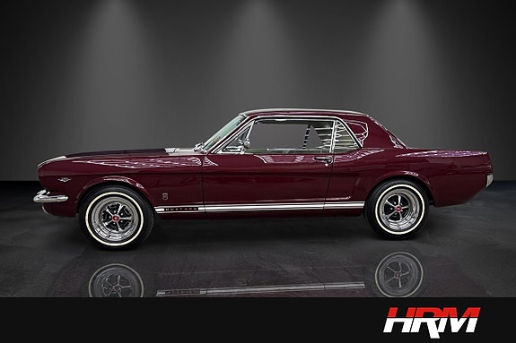 Ford Mustang 2 of 5