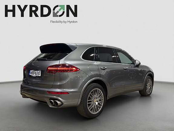 Porsche Cayenne S 6 of 17