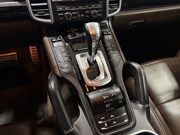 Porsche Cayenne S 13 of 17