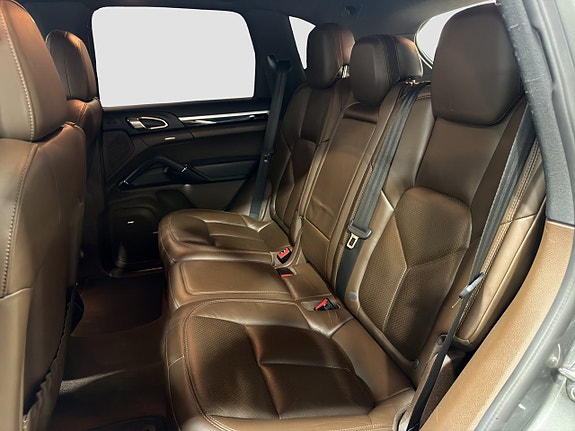 Porsche Cayenne S 11 of 17