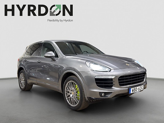 Porsche Cayenne S 8 of 17