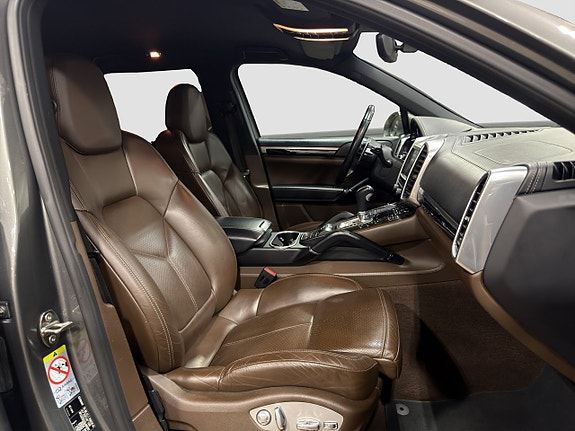 Porsche Cayenne S 14 of 17