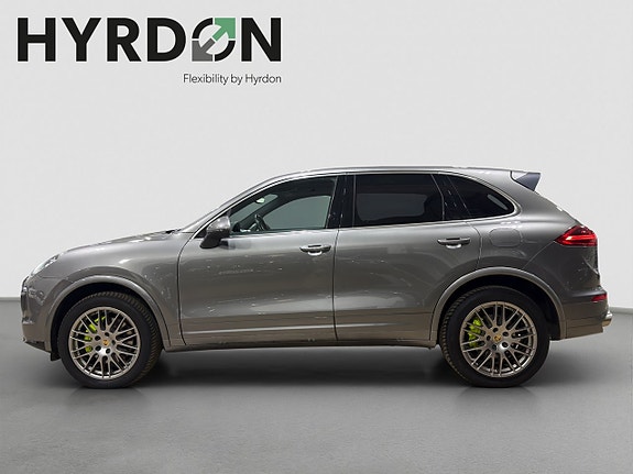 Porsche Cayenne S 3 of 5