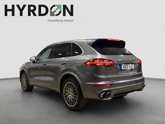 Porsche Cayenne S 4 of 5