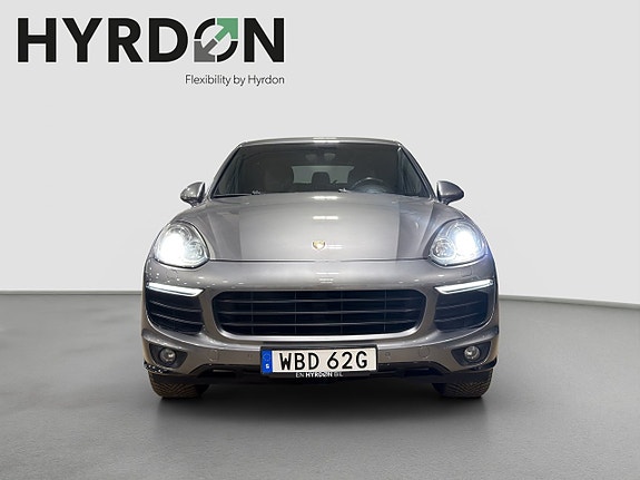 Porsche Cayenne S 2 of 5