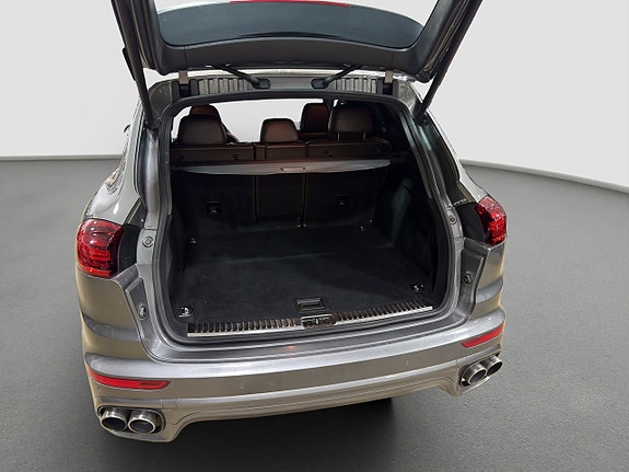 Porsche Cayenne S 16 of 17