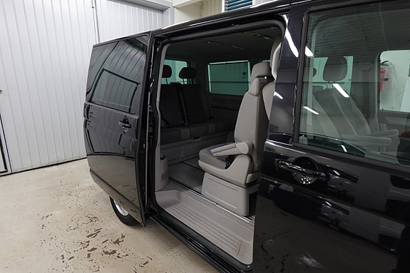 Volkswagen Multivan 18 of 20