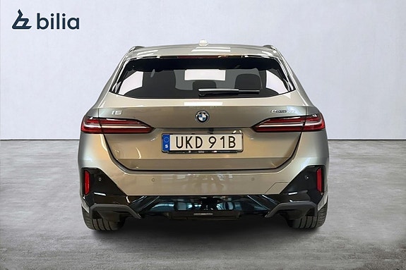 BMW i5 7 of 14