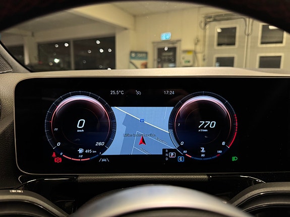 Mercedes-Benz GLA200 d 11 of 26
