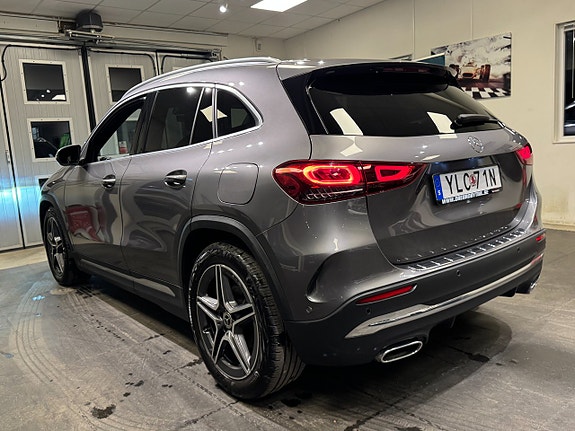 Mercedes-Benz GLA200 d 3 of 5