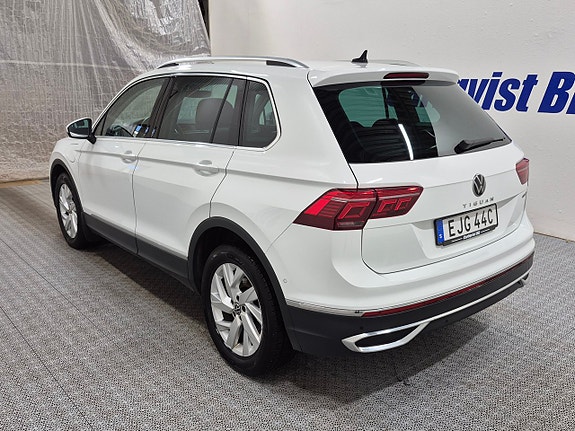 Volkswagen Tiguan 3 of 9
