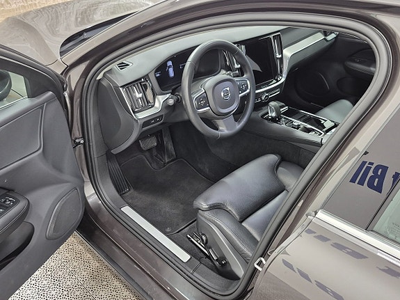 Volvo V60 2 of 13